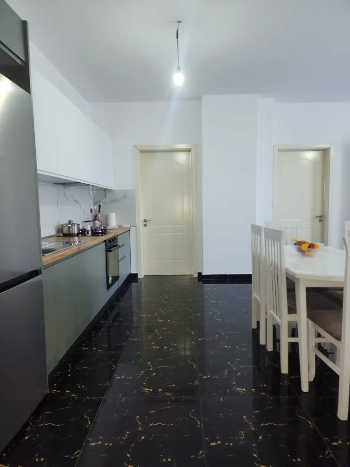 Tirane, jepet me qera apartament 2+1+Aneks+Ballkon Kati 5,,PALLAT ME ASHENSOR 8 KATESH,SIPERFAQE 104 m² ,ÇMIMI 450 MIJË/MUAJ