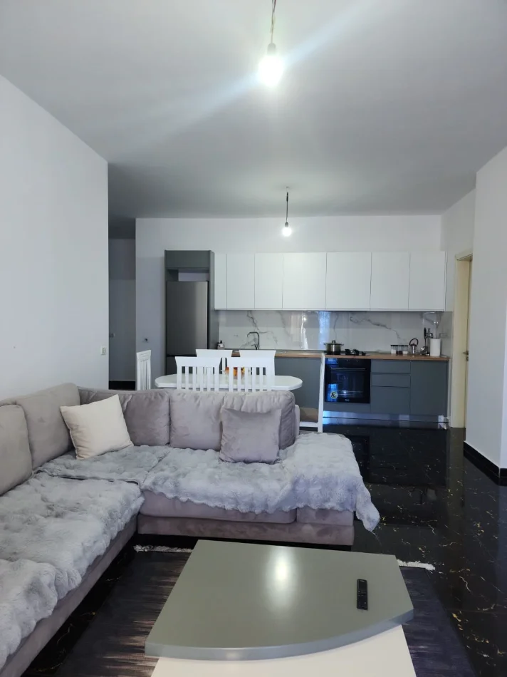 Tirane, jepet me qera apartament 2+1+Aneks+Ballkon Kati 5,,PALLAT ME ASHENSOR 8 KATESH,SIPERFAQE 104 m² ,ÇMIMI 450 MIJË/MUAJ