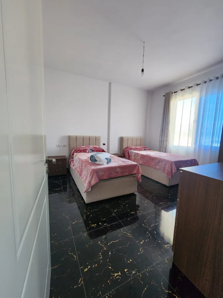 Tirane, jepet me qera apartament 2+1+Aneks+Ballkon Kati 5,,PALLAT ME ASHENSOR 8 KATESH,SIPERFAQE 104 m² ,ÇMIMI 450 MIJË/MUAJ