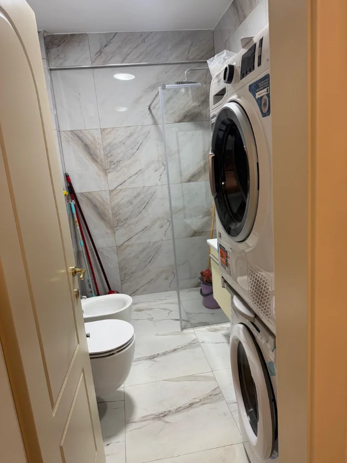 Tirane, shitet apartament 1+1+Ballkon Kati 7, 88 m² 252.000 € (Bulevardi Zogu I)