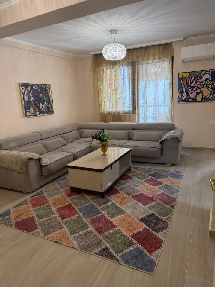 Tirane, shitet apartament 1+1+Ballkon Kati 7, 87 m² 252.000 € (Bulevardi Zogu I)