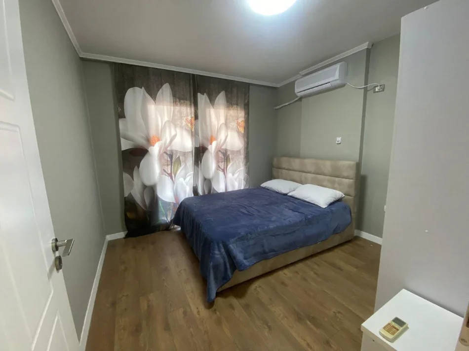 Tirane, jepet me qera 2+1+Ballkon Kati 3, 70 m² 550 € 