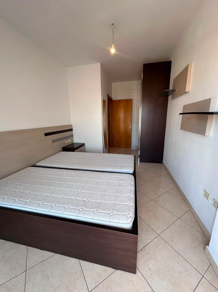 Tirane, jepet me qera apartament 2+1+Ballkon Kati 6, 100 m² 699 € 