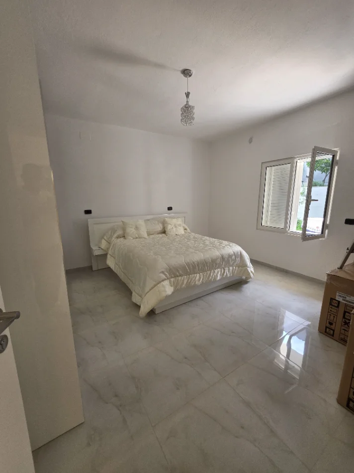 Tirane, jepet me qera Vile 3+1+Ballkon , 250 m² 2.100 € (Rruga e Vilave)