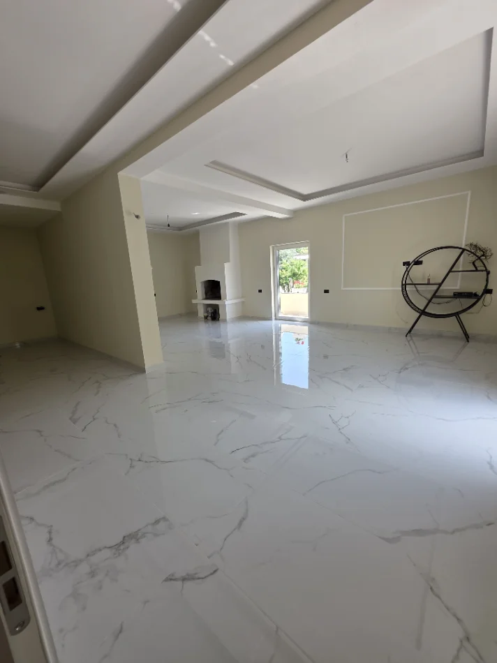 Tirane, jepet me qera Vile 3+1+Ballkon , 250 m² 2.100 € (Rruga e Vilave)