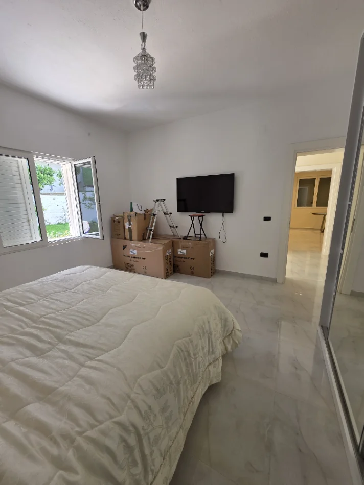 Tirane, jepet me qera Vile 3+1+Ballkon , 250 m² 2.100 € (Rruga e Vilave)