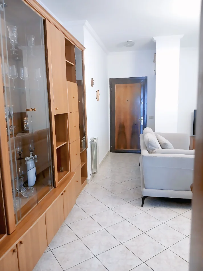 Tirane, jepet me qera apartament 3+1+Ballkon Kati 5, 114 m² 720 € (Siri Kodra)