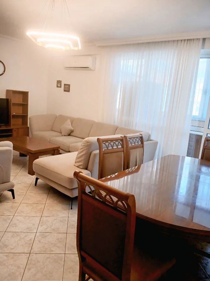 Tirane, jepet me qera apartament 3+1+Ballkon Kati 5, 114 m² 720 € (Siri Kodra)