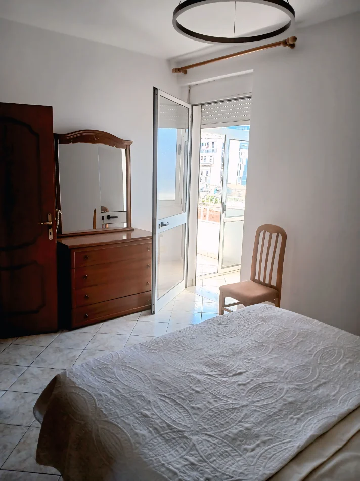 Tirane, jepet me qera apartament 3+1+Ballkon Kati 5, 114 m² 720 € (Siri Kodra)