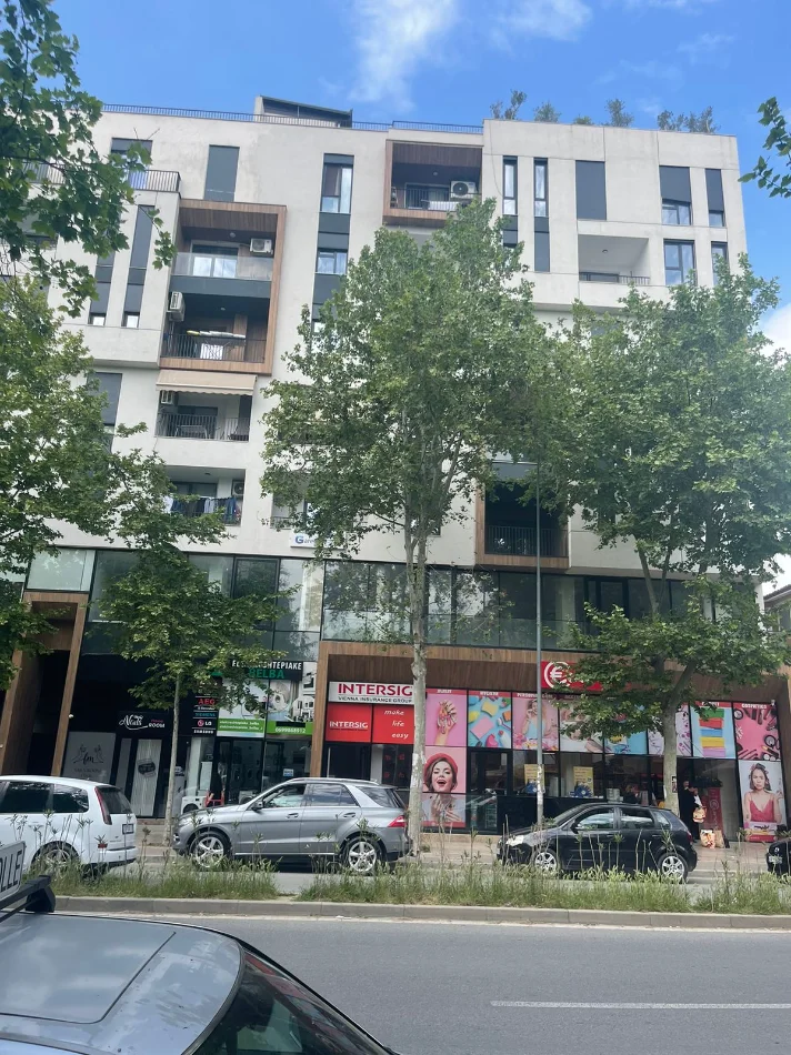 Tirane, jepet me qera apartament 1+1 Kati 5, 570 € (Komisariati nr. 4)