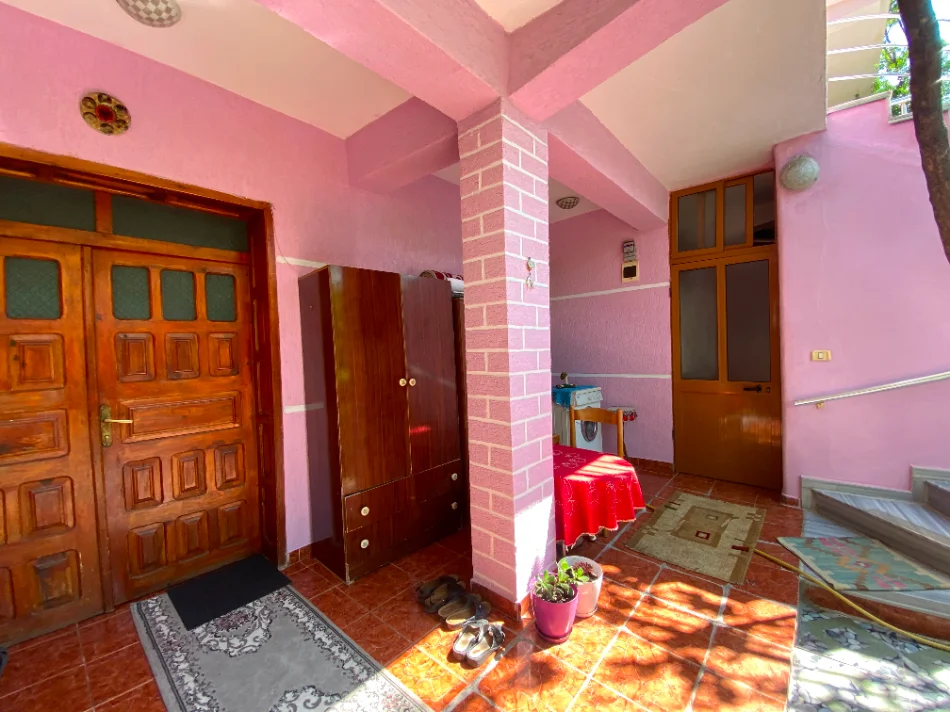 Tirane, shitet Vile 3+1+Ballkon , 310 m² 525.000 € (Hasbi Serani, Kombinat)