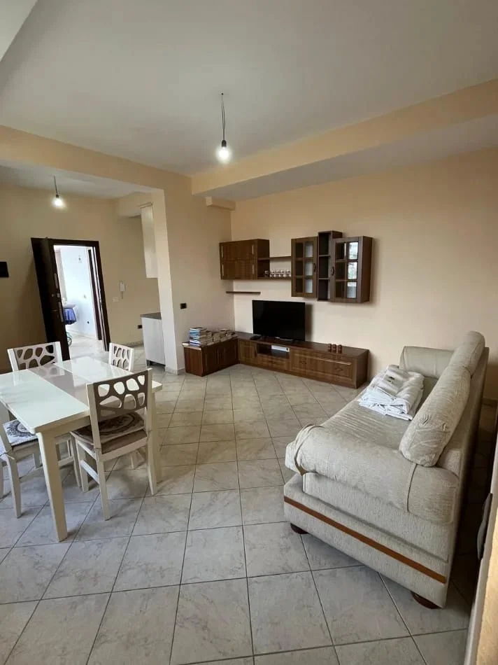 Tirane, jepet me qera apartament 2+1+Ballkon Kati 1, 100 m² 471 € (Rruga Kodra e Priftit)