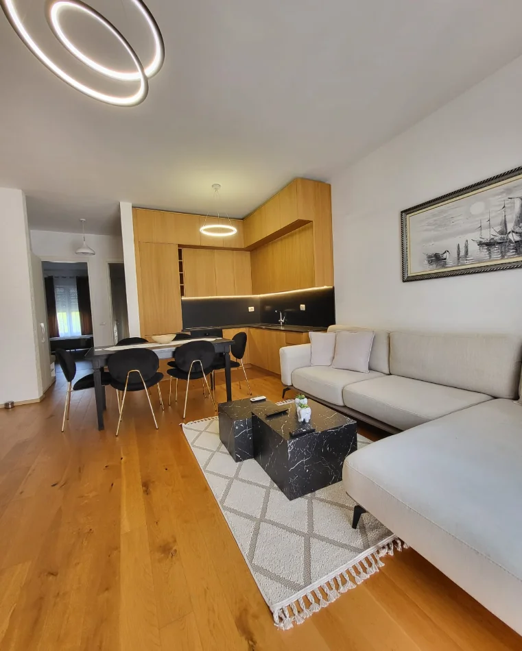 Tirane, jepet me qera apartament 1+1 Kati 2, 100 m² 1.100 € (Teg)