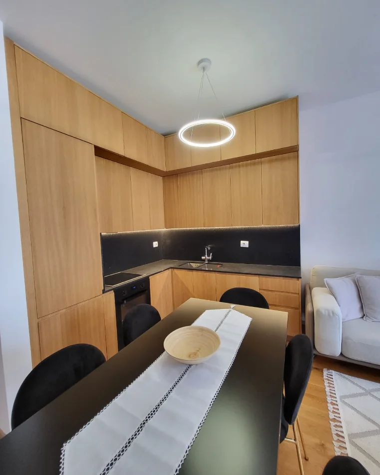 Tirane, jepet me qera apartament 1+1 Kati 2, 100 m² 1.100 € (Teg)