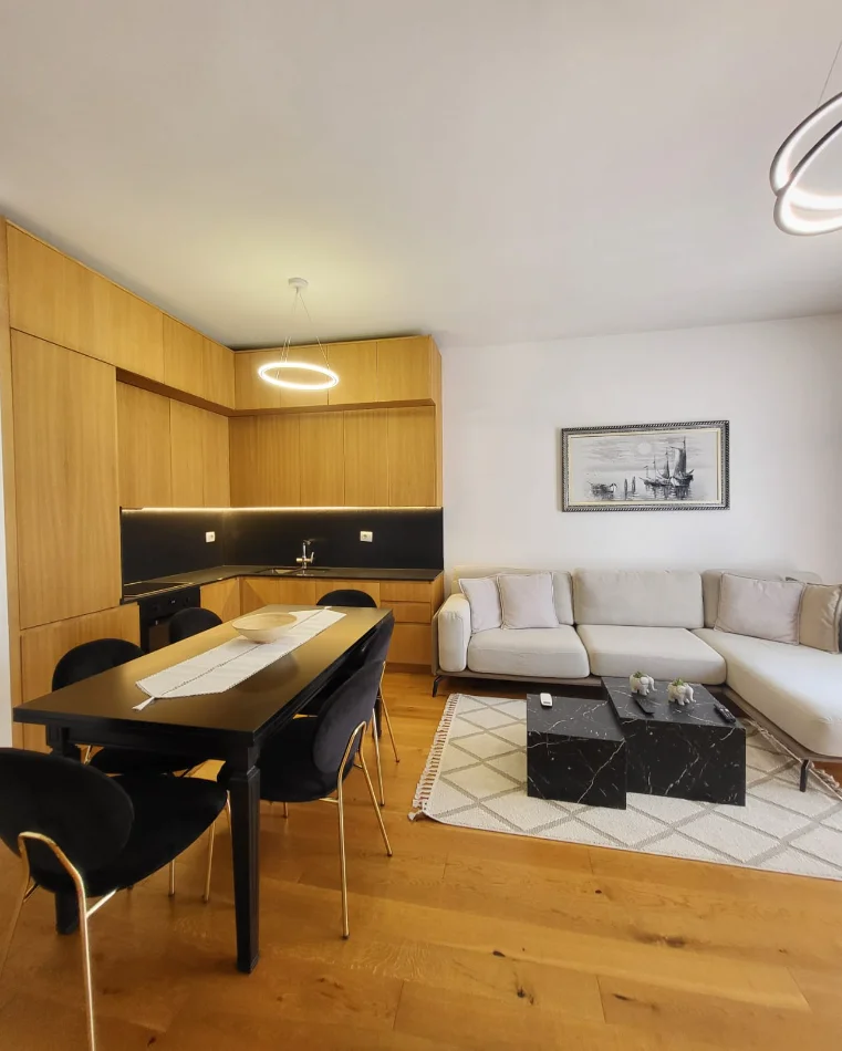 Tirane, jepet me qera apartament 1+1 Kati 2, 100 m² 1.100 € (Teg)