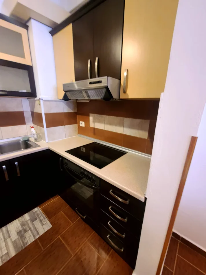 Tirane, jepet me qera apartament 1+1 Kati 3, 1 m² 311 € (Rruga Thoma Koxhaj)