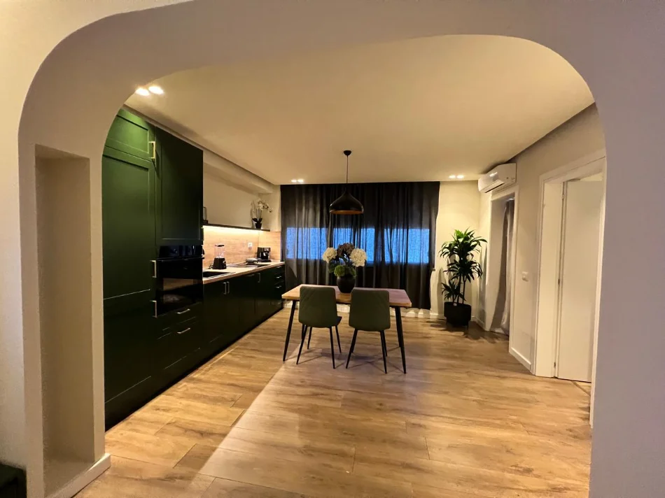 Tirane, jepet me qera apartament 2+1+Ballkon Kati 3, 110 m² 1.005 € 
