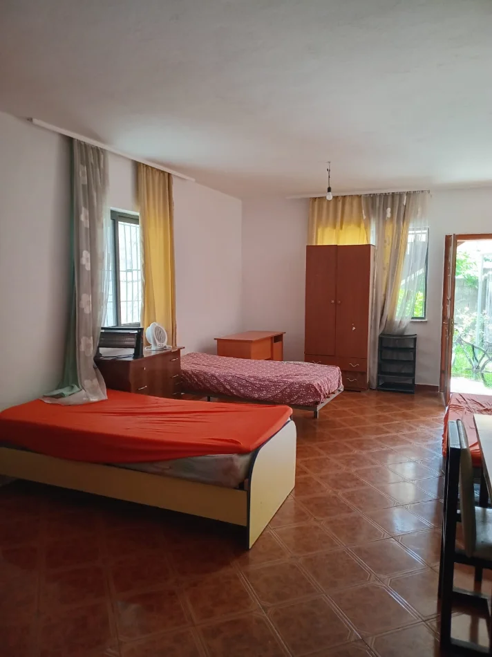 Tirane, jepet me qera garsonier Kati 0, 270 € (Rruga Gramoz Pashko)