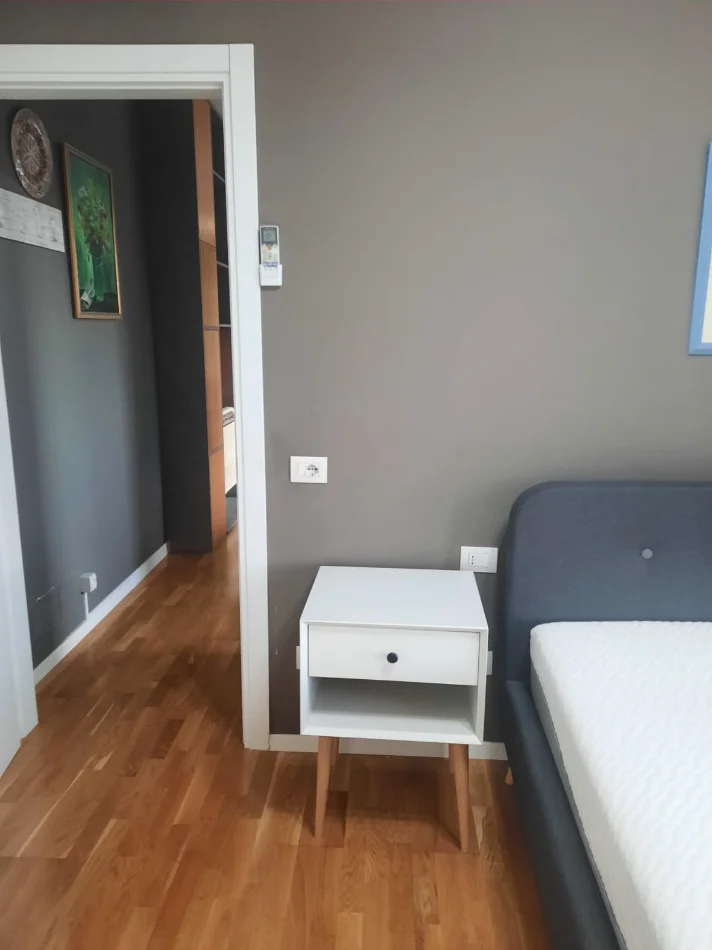 Tirane, jap me qera apartament 2+1+Aneks+Ballkon Kati 5, 100 m² 700 € (Rruga barrigadave)