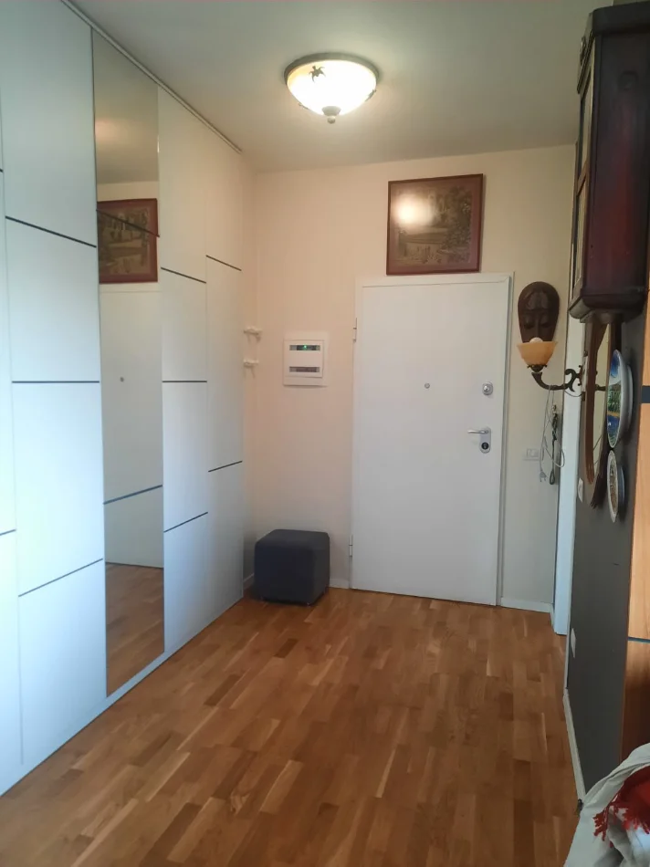 Tirane, jap me qera apartament 2+1+Aneks+Ballkon Kati 5, 100 m² 700 € (Rruga barrigadave)