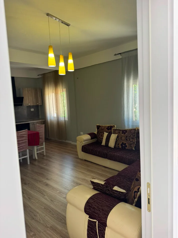 Tirane, jepet me qera apartament 2+1 Kati 1, 360 € (Neco Muko, Shkozë)