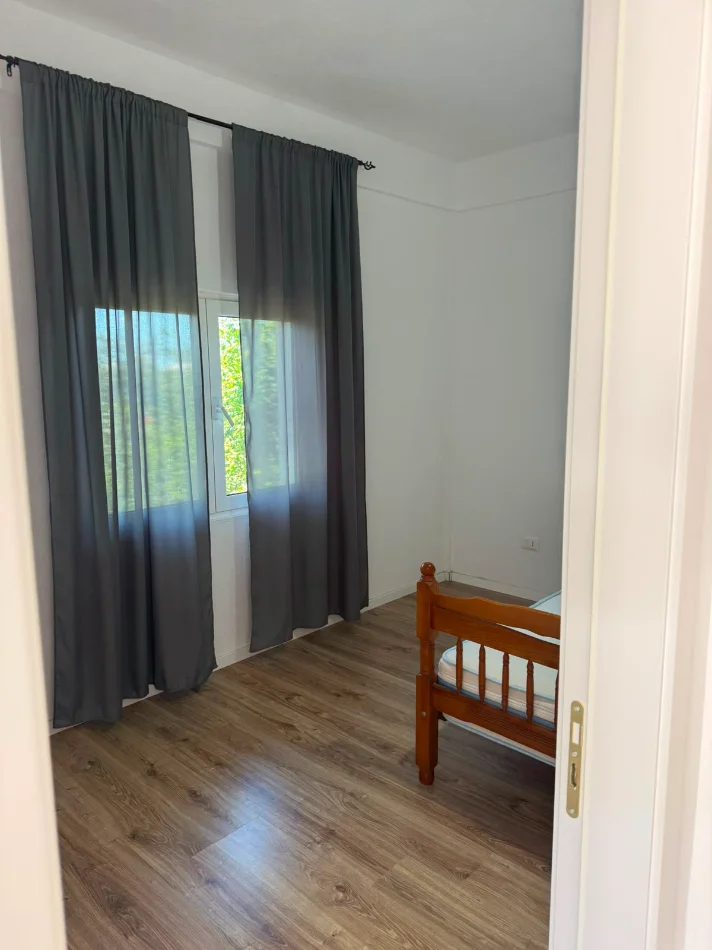 Tirane, jepet me qera apartament 2+1 Kati 1, 360 € (Neco Muko, Shkozë)