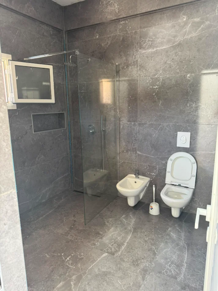 Tirane, jepet me qera apartament 2+1 Kati 1, 360 € (Neco Muko, Shkozë)