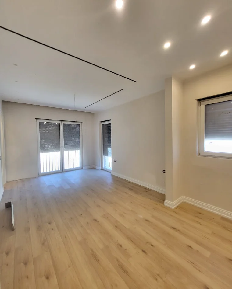 Tirane, jepet me qera Vile Vile 2 Katshe Kati 3, 200 m² 4.000 € (Teg)