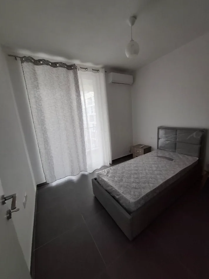 Tirane, jepet me qera apartament 3+1+Ballkon Kati 2, 110 m² 650 € (5 maji)