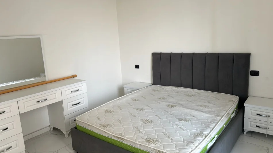 Tirane, jepet me qera shtepi 1+1 Kati 3, 100 m² 350 € (Rruga Korabi)