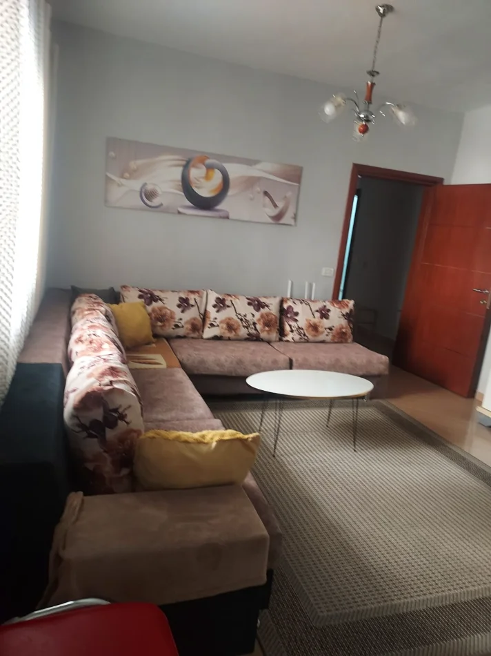 Pogradec, jepet me qera 1+1+Ballkon Kati 2, 40 € (Rruga e stadiumit)