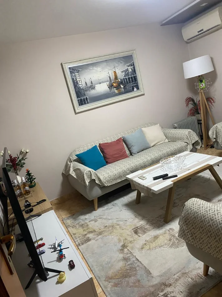 Tirane, shitet apartament 2+1+Ballkon Kati 3, 62 m² 100.001 € (Kombinat)