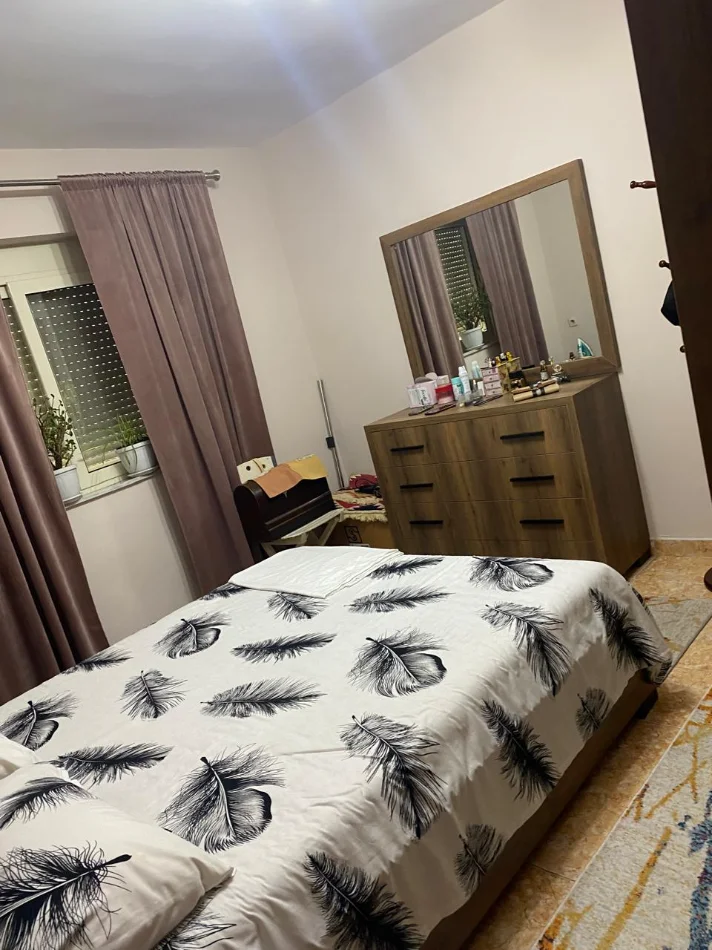 Tirane, shitet apartament 2+1+Ballkon Kati 3, 62 m² 100.001 € (Kombinat)