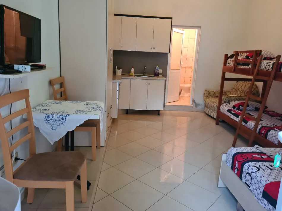 Vlore - Lungomare, shitet ambjent biznesi Kati 0, 80 m² 240.000 € (Rruga dytesore Lungo Mare)