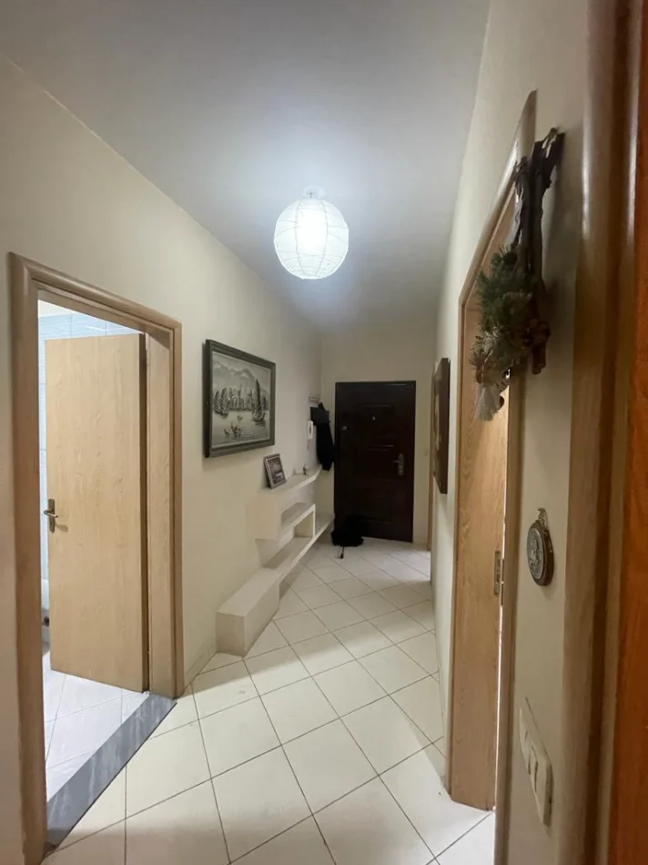 Tirane, jepet me qera apartament 2+1 Kati 4, 80 m² 470 € (Në Astir, Pranë Alpha Bank, Tiranë.)