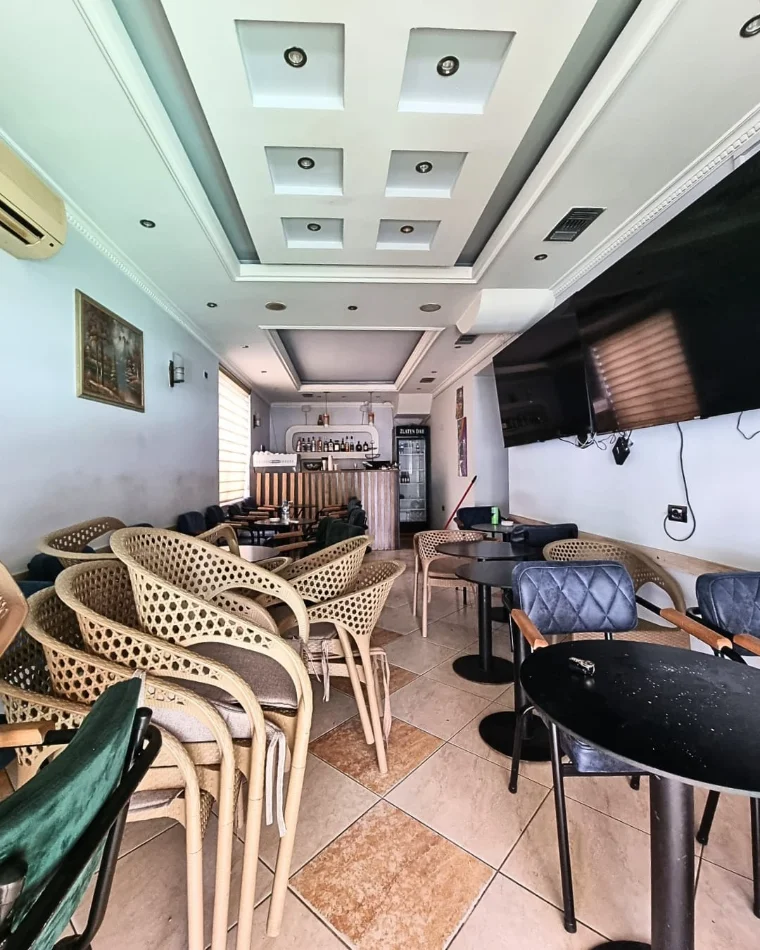 Tirane, shitet bar-kafe Kati 0, 64 m² 192.000 € 