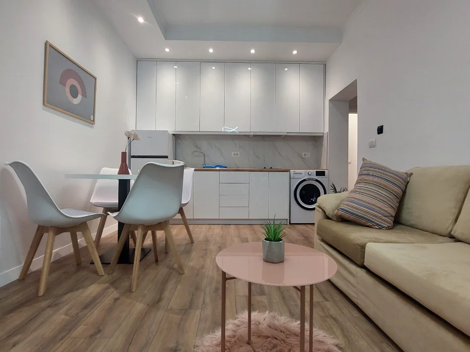 Tirane, jepet me qera apartament 1+1+Ballkon Kati 5, 70 m² 585 € (Myslym Shyri)