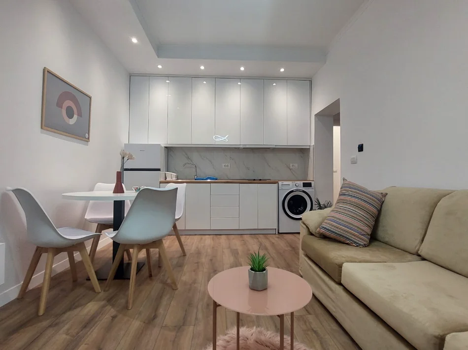 Tirane, jepet me qera apartament 1+1+Ballkon Kati 5, 70 m² 585 € (Myslym Shyri)