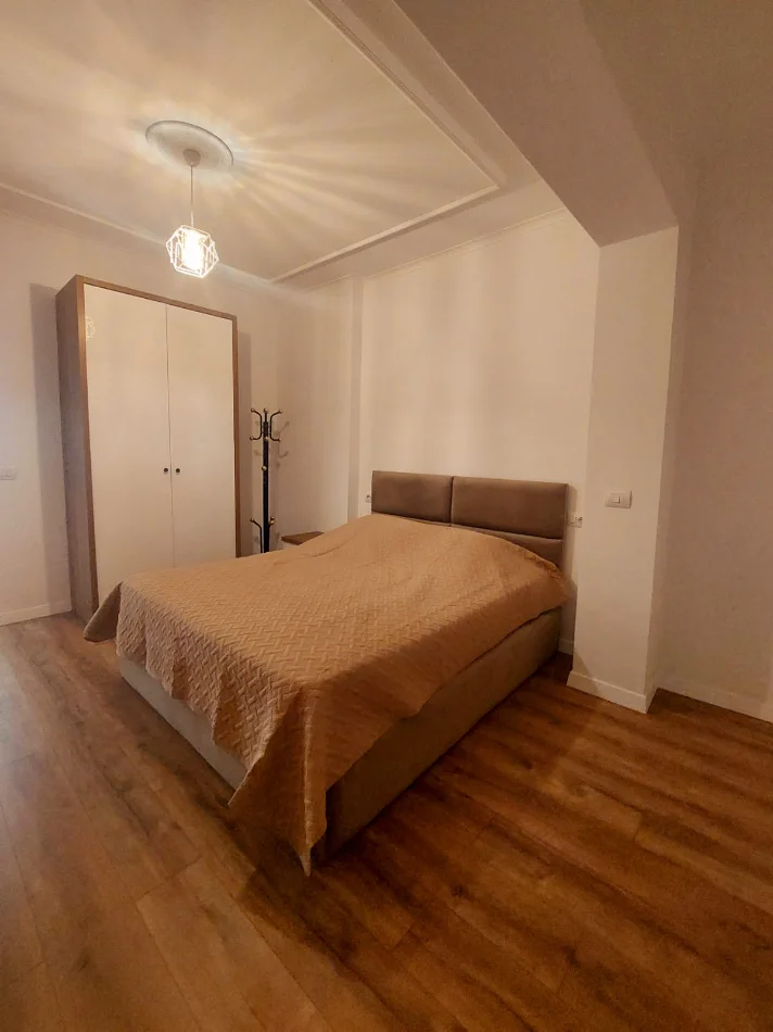 Tirane, jepet me qera apartament 1+1+Ballkon Kati 5, 70 m² 585 € (Myslym Shyri)