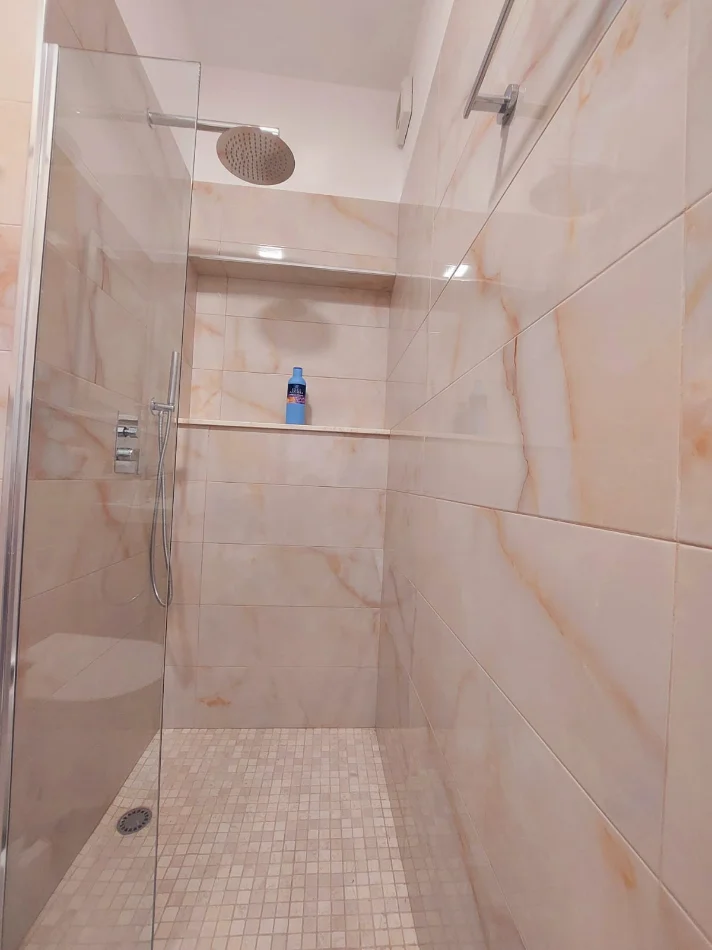 Tirane, jepet me qera apartament 1+1+Ballkon Kati 5, 70 m² 585 € (Myslym Shyri)