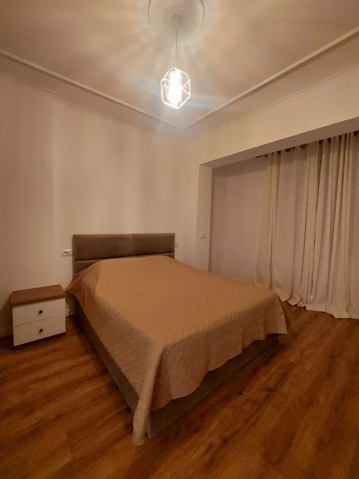 Tirane, jepet me qera apartament 1+1+Ballkon Kati 5, 70 m² 585 € (Myslym Shyri)