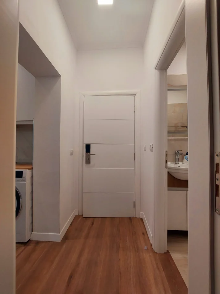Tirane, jepet me qera apartament 1+1+Ballkon Kati 5, 70 m² 585 € (Myslym Shyri)