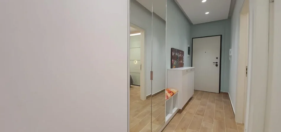 Tirane, jepet me qera apartament 1+1+verande Kati 4, 100 m² 600 € (21 Dhjetori)