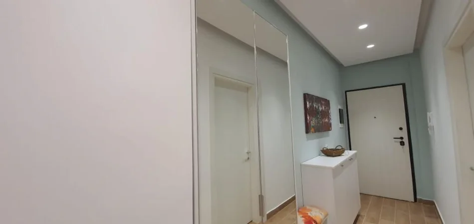 Tirane, jepet me qera apartament 1+1+verande Kati 4, 100 m² 600 € (21 Dhjetori)