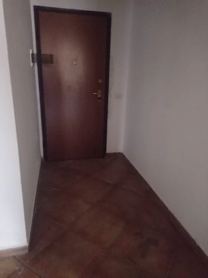 Tirane, jepet me qera zyre Kati 3, 60 m² 600 € (Rruga Islam Alla)