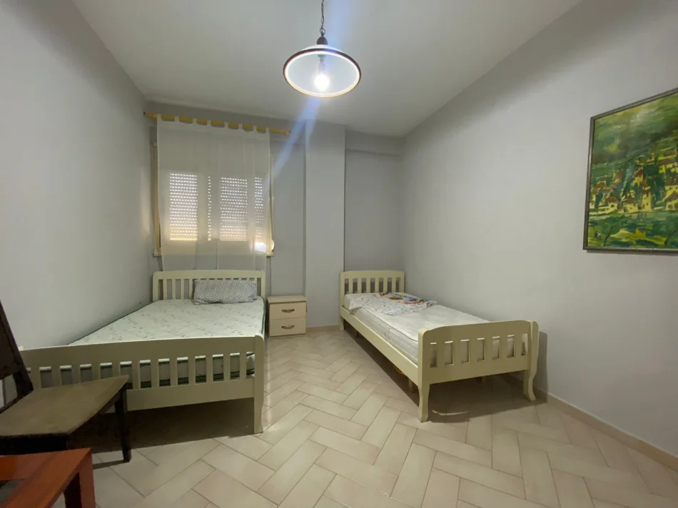 Tirane, Jepet me Qera Apartament 2+1+2Tualete,Mobiluar,Çmimi 55.000 Lekë të Reja, tek DON BOSKO, Tiranë.