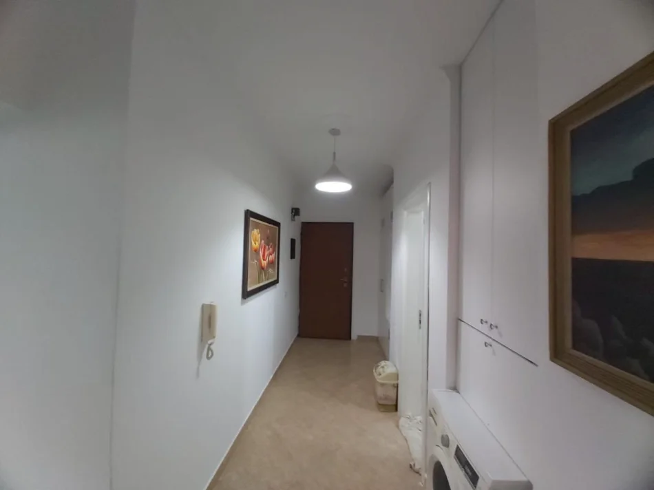 Tirane, jepet me qera Apartament 2+1 Kati 6, 95 m², Çmimi 55.000 Lekë të Reja,tek Kompleksi Grand, Tregu Elektrik, Tiranë)