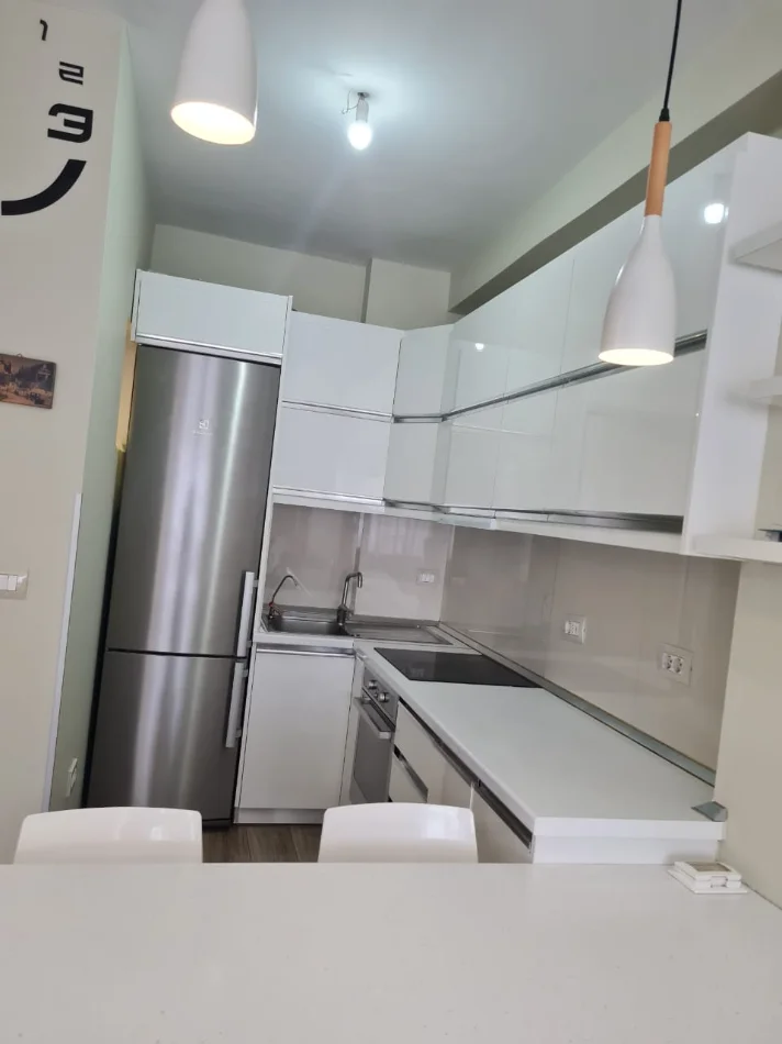 Tirane, jepet me qera Apartament 1+1 Kati 7,Mobiluar,  Çmimi 43.000 Lekë të Reja, në Astir - Tiranë