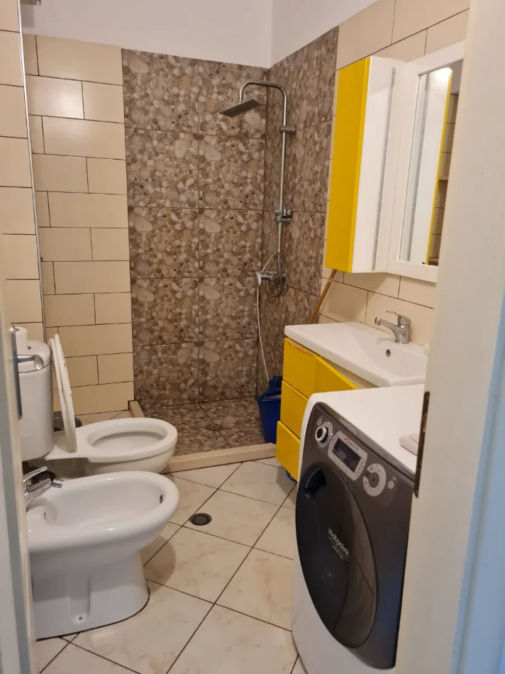 Tirane, jepet me qera Apartament 1+1 Kati 7,Mobiluar,  Çmimi 43.000 Lekë të Reja, në Astir - Tiranë