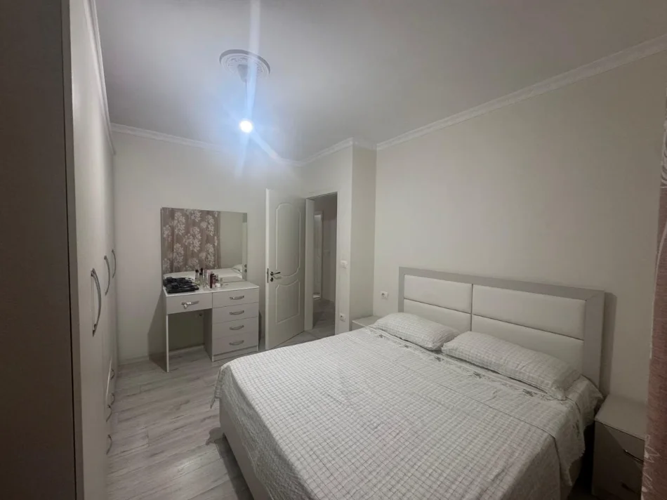 Tirane, jap me qera apartament 3+1+Ballkon Kati 3, 125 m² 540 € (Rruga Muhamed Deliu, Dajt, Tirane)